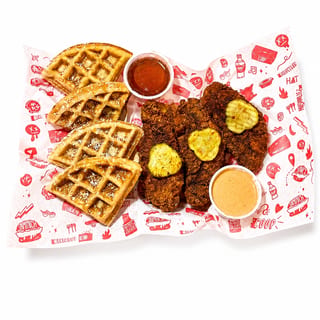 HOT CHICKEN & WAFFLES